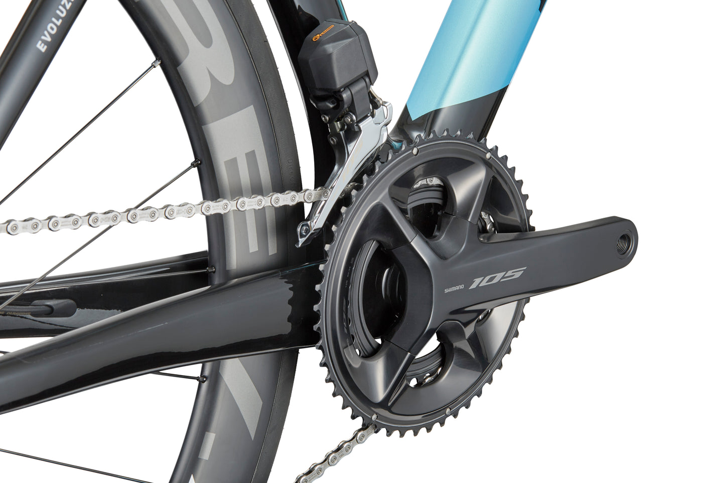 Close-up of the EVOLUZIONE 1 drivetrain, featuring a Shimano 105 crankset on this aerodynamic road bike.