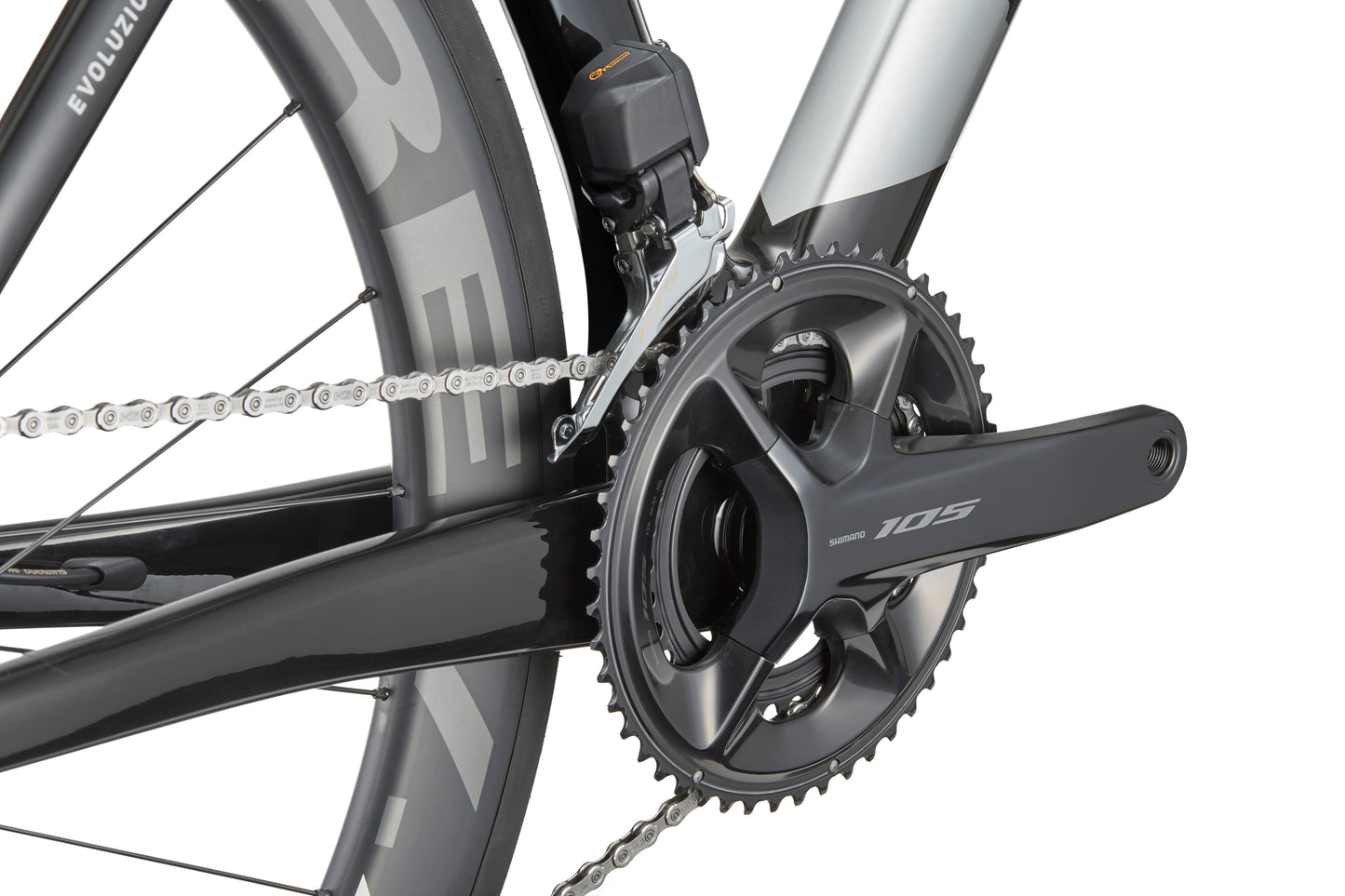 Close-up of the aerodynamic gear crankset and chain, featuring Shimano 105 components on a sleek carbon frame of the EVOLUZIONE 1 bike.