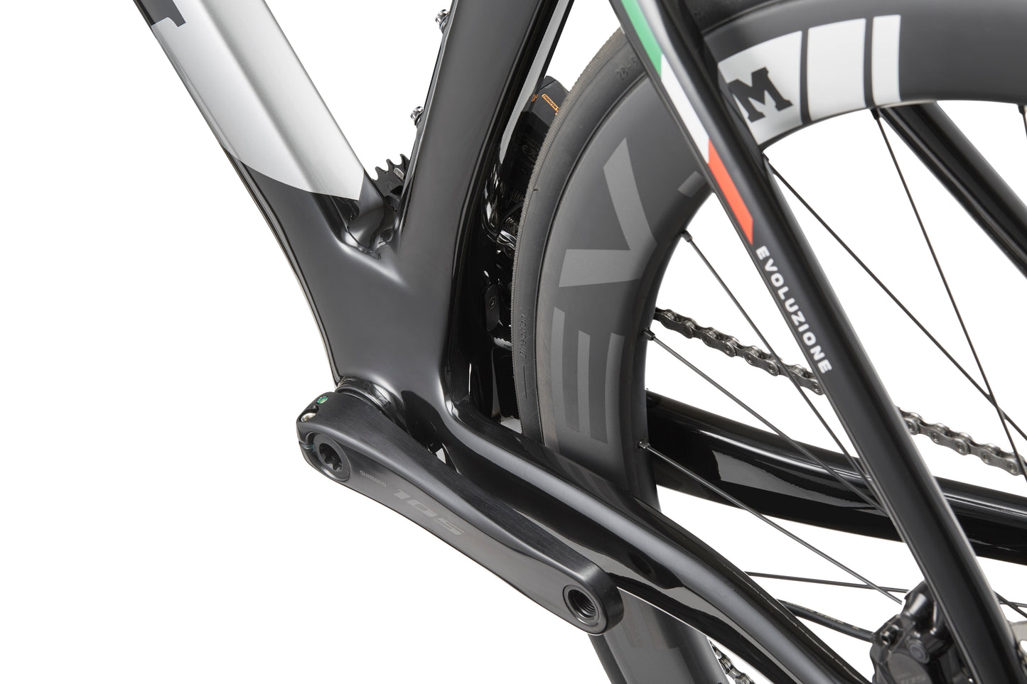 Close-up of an EVOLUZIONE 1 Carbon rear wheel, black frame, and visible chain showcasing its aerodynamic design.