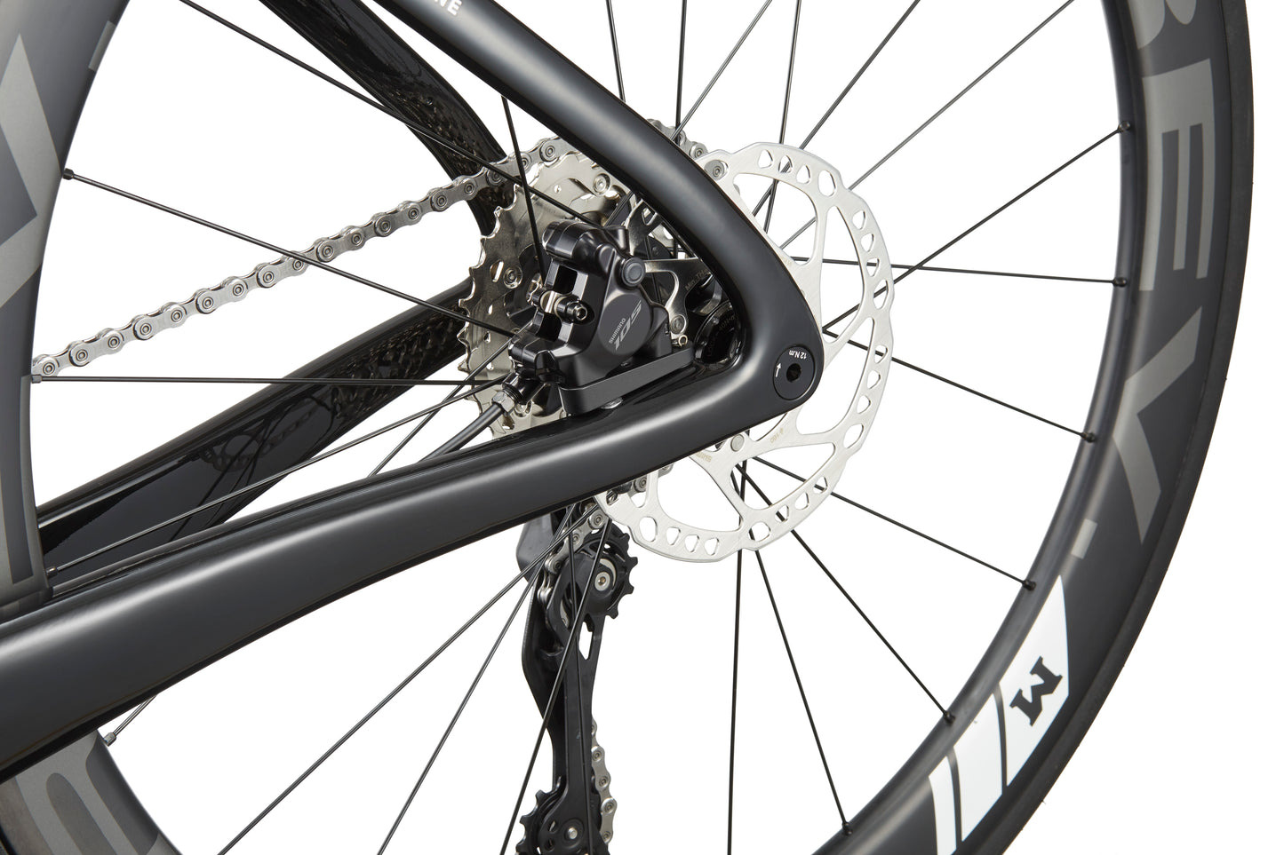 Close-up of the EVOLUZIONE 1s rear wheel, showcasing its disc brake, spokes, and sleek aerodynamic frame.