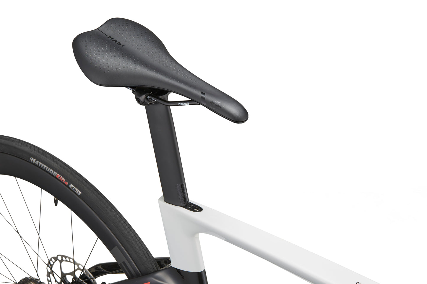 Close-up of EVOLUZIONE 1s sleek black saddle on a white frame, showcasing its aerodynamic design and high-performance rear disc brake.