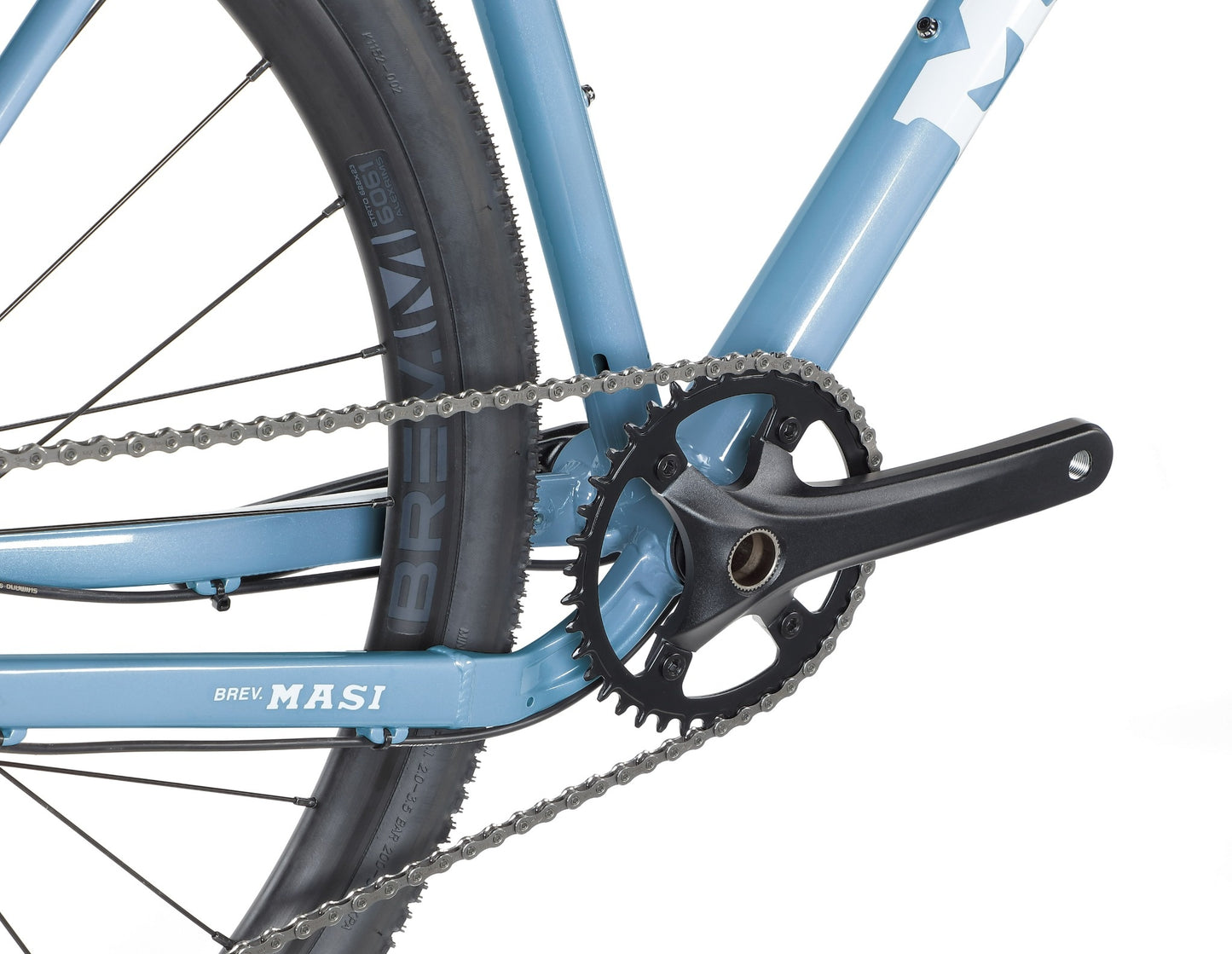 Close-up of BRUNELLO 3s drivetrain, featuring the pedal, chainring, chain, and MASI tubeless-ready wheels.