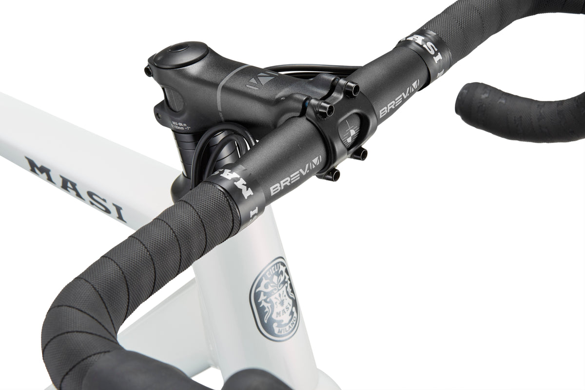 Close-up of VINCERE 3 with a black handlebar on an alloy frame, MASI text, emblem detail, and Shimano Tiagra parts.