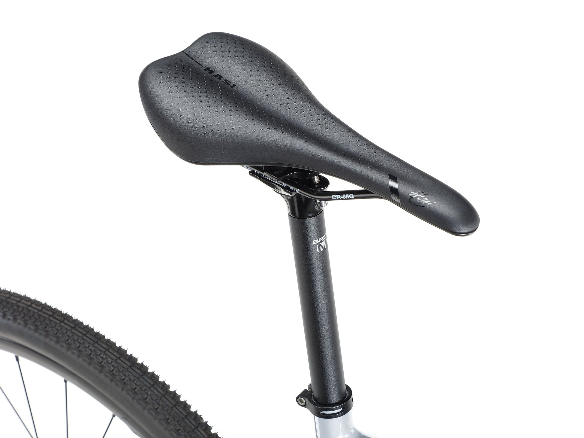 Close-up of the BRUNELLO 1’s black saddle and seatpost with tubeless-ready wheels, set against a white background.